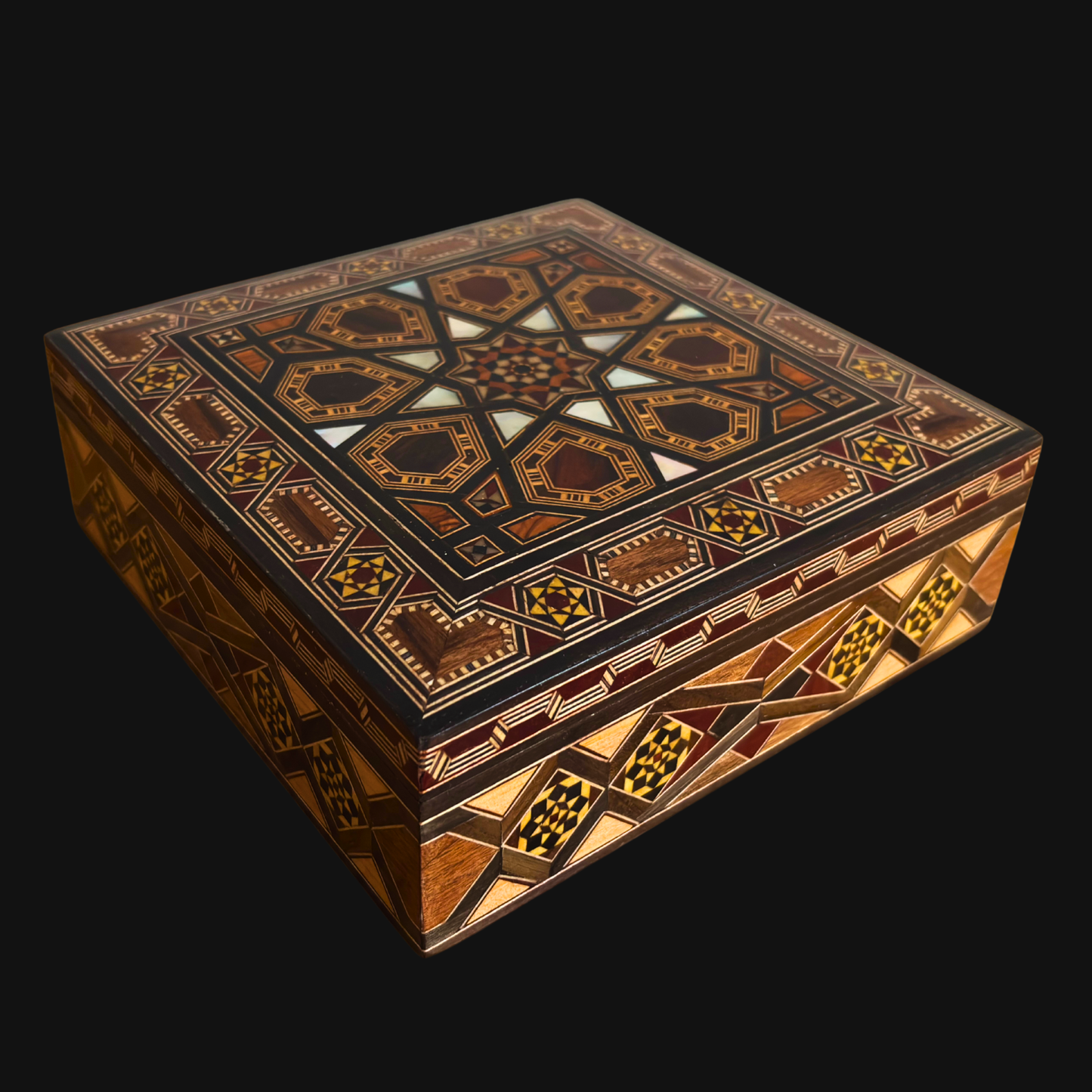 Scatola Damascena a Mosaico di Gaby Al Dayeh – Madreperla e Velluto