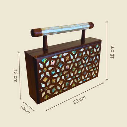 Zenobia – Luxuriöse Damast-Mosaik Clutch mit Perlmutt Intarsie & Brokat Innenfutter