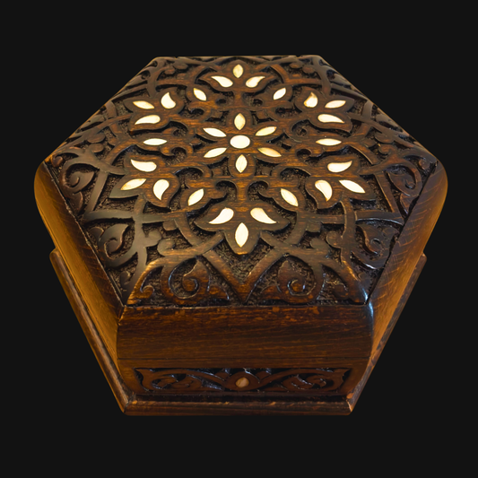 Handcrafted Luxury Carved Box – Mother of Pearl & Velvet Elegance