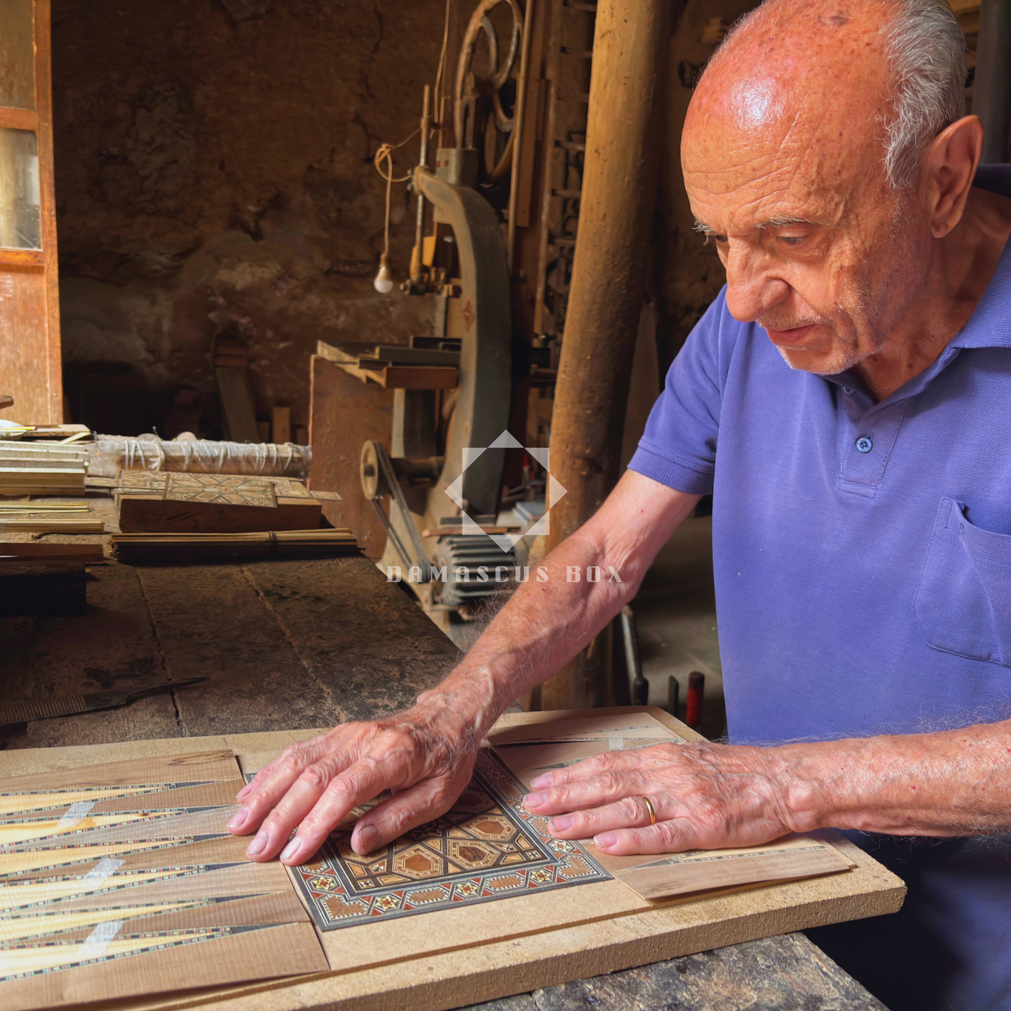 Handgemaakte Damasceense Backgammon- en Schaaktafel van Gaby Al Dayeh – Meesterwerk met Parelmoerinleg