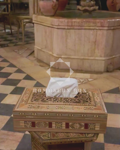 Boîte à Mouchoirs Damasquine en Bois Sculpté – Intérieur en Velours Rouge