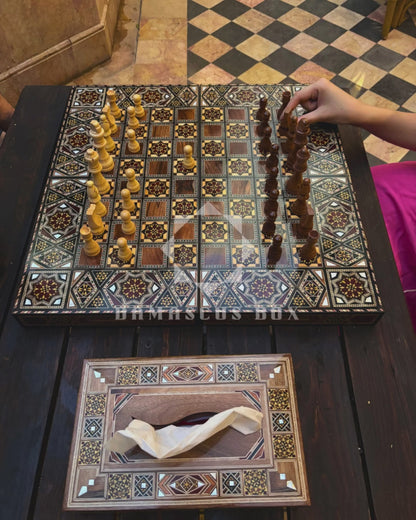 Handgemaakte Damasceense Backgammon- en Schaaktafel van Gaby Al Dayeh – Meesterwerk met Parelmoerinleg
