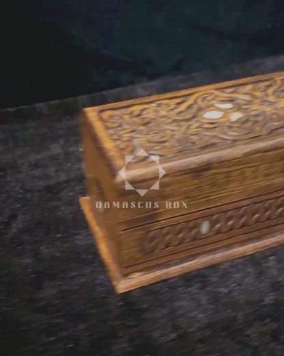 Handgesneden Luxe Doos uit Damascus – Parelmoer & Fluweel